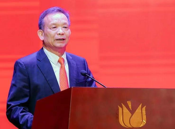 廣東省福建商會李賢義創會會長，許明金會長：掀起會員學習貫徹黨的十九屆六中全會精神熱潮